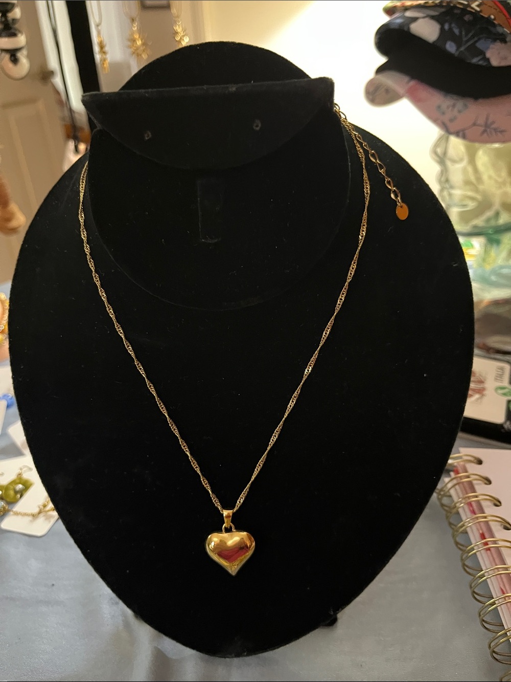 #57 NWT Goldtone Heart Pendant Necklace on Twisted Goldtone Chain